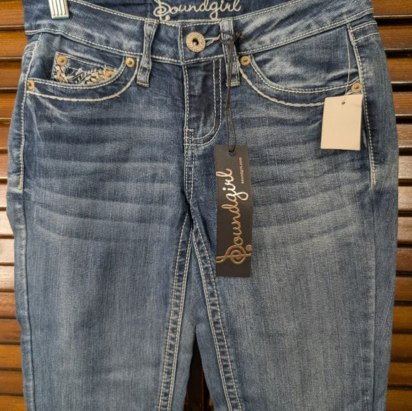 NEW! Soundgirl Women's Blue Jeans - Picture 3 of 10